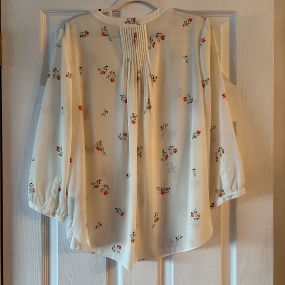 NYDJ White Floral Pintuck Blouse Size Medium - Picture 3 of 3